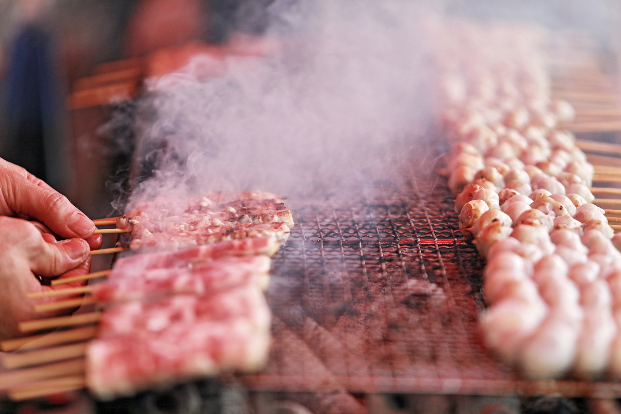 久留米焼きとり日本一フェスタ：熱気あふれる焼きとりの祭典で、味覚を刺激する旅へ！