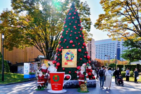 【福岡・天神】KBCサンタフェスタ“サンタ130体”と貴賓館プロジェクションマッピングが凄い!