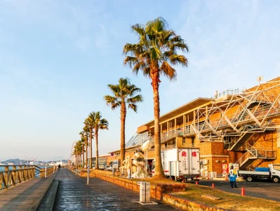 【下関】唐戸市場の特等席！海峡沿いのウッドデッキで「青空寿司」