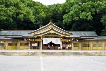 【福岡】都心の鎮守の森「福岡県護国神社」。日本一の木製鳥居と平和への祈り