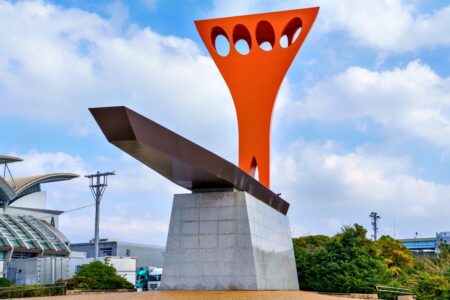 マリンメッセ横の巨大な赤のアート!那の津往還の正体